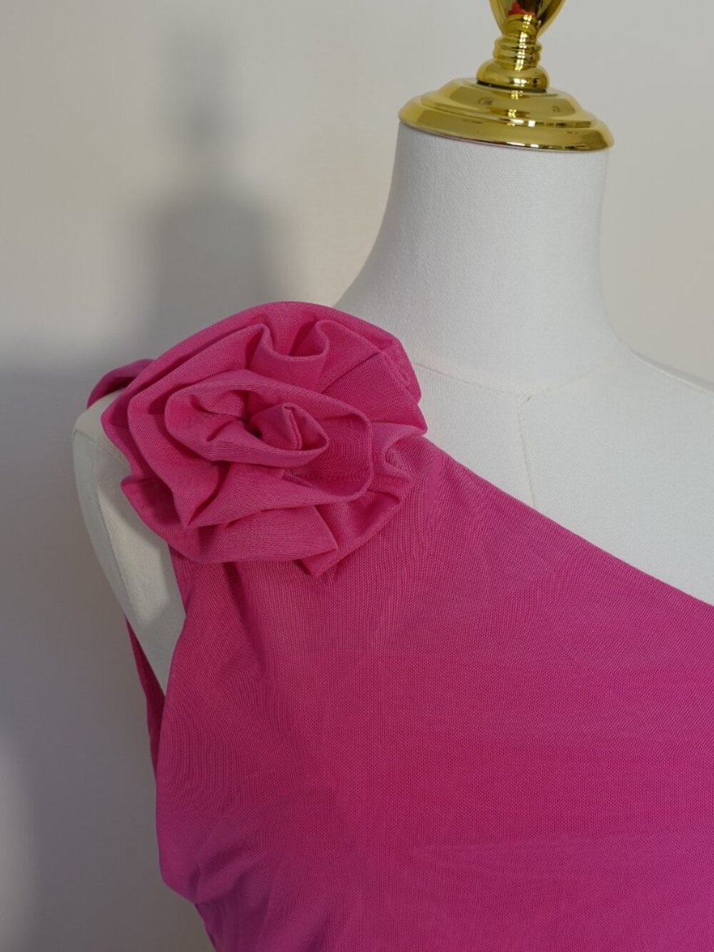 NWT Bar III One-Shoulder Rosette Top Size M - Picture 2 of 6